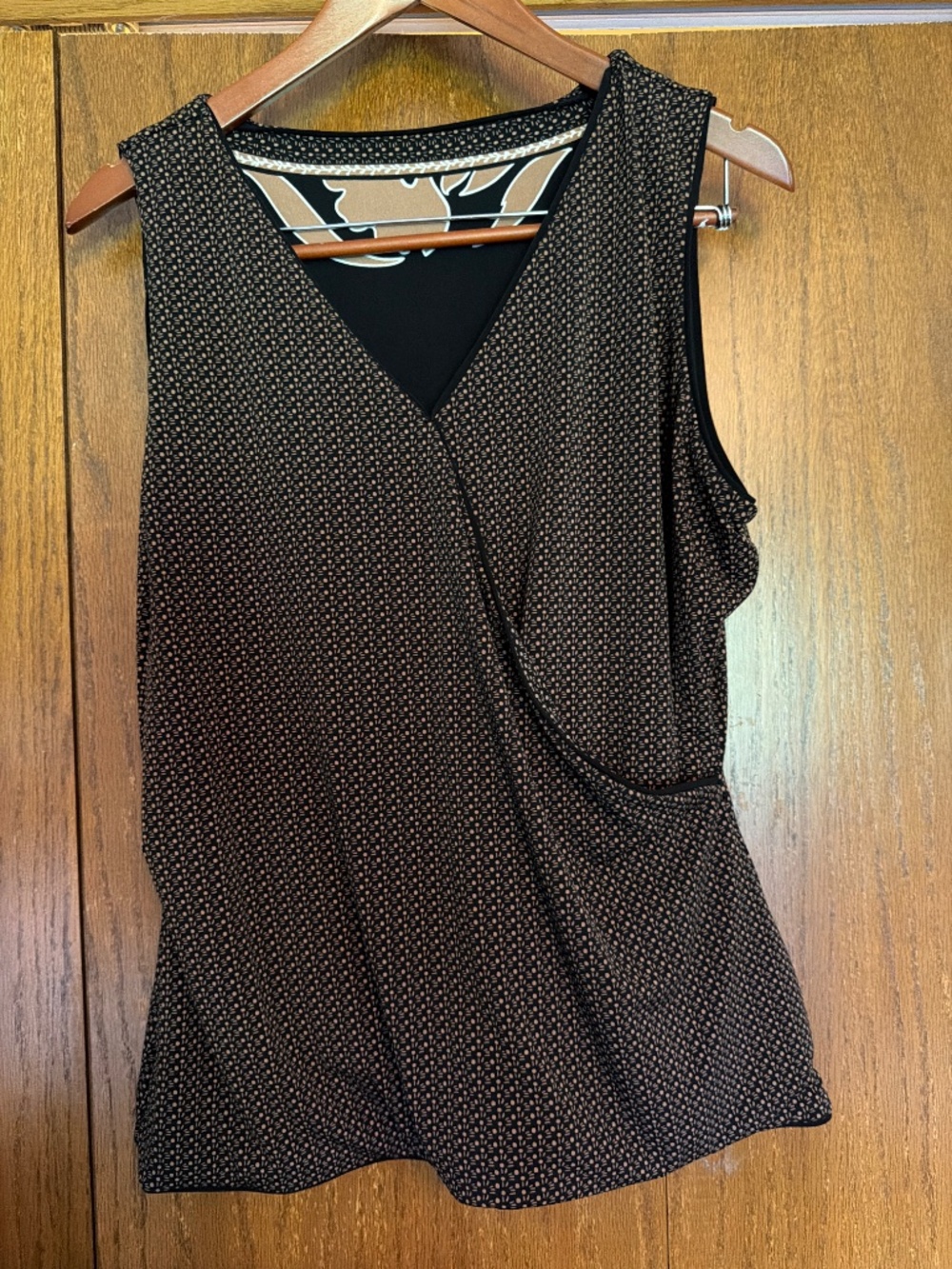 Completely reversible - Picture 2 of 2